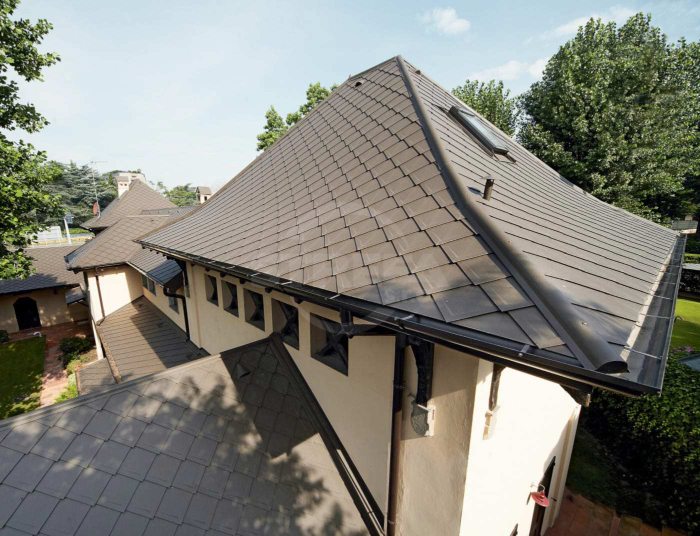 Falcovaná šablona, povrch stucco, Tmavě hnědá P.10 Falcovaná šablona, povrch stucco, Tmavě hnědá P.10