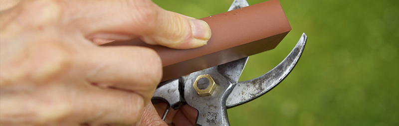 Broušení zahradních nůžek
