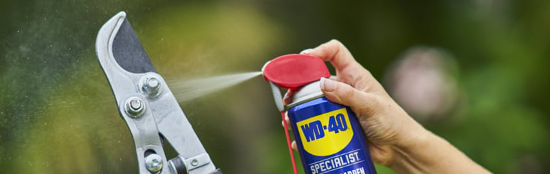 Ošetření zahradních nůžek sprejem WD-40