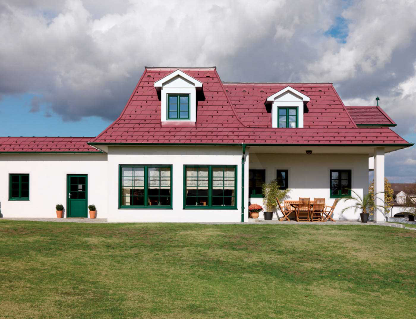 Falcovaná šindel, povrch stucco, Tmavě červená P.10